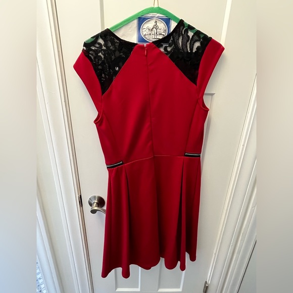 NWT Red cap sleeve dress with lace and zipper detailing. - Picture 2 of 6